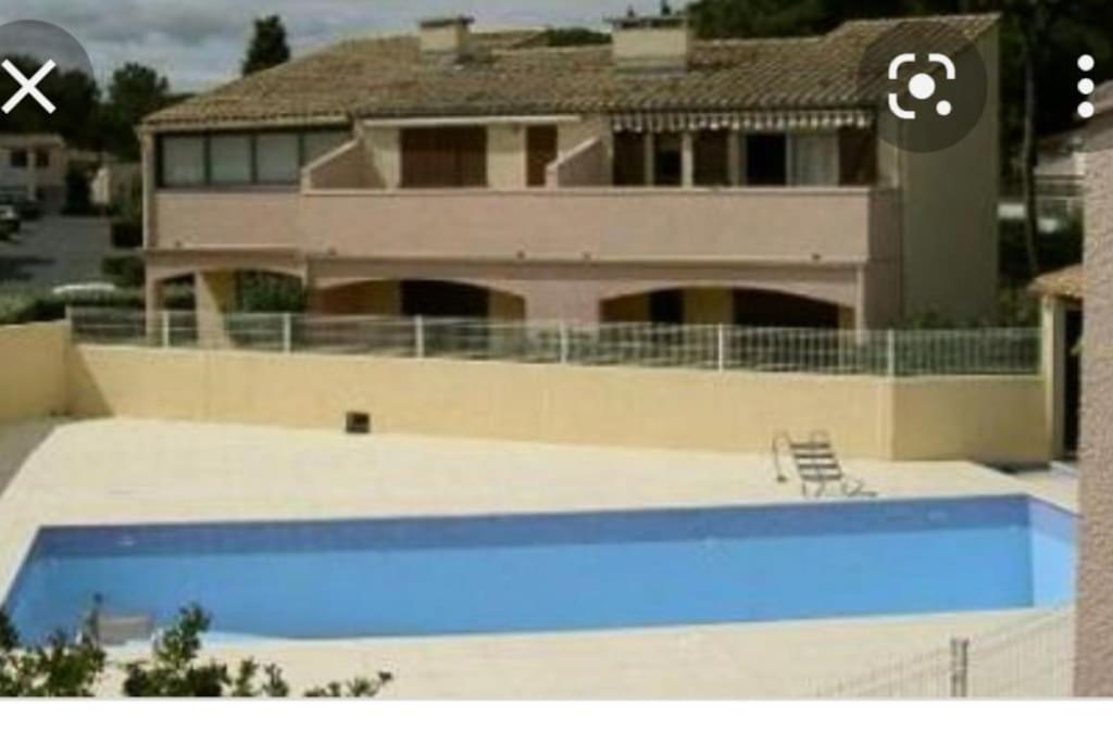 אגדה Apt T2/4 Pers/ Rez De Jardin\Pinede\Piscine מראה חיצוני תמונה